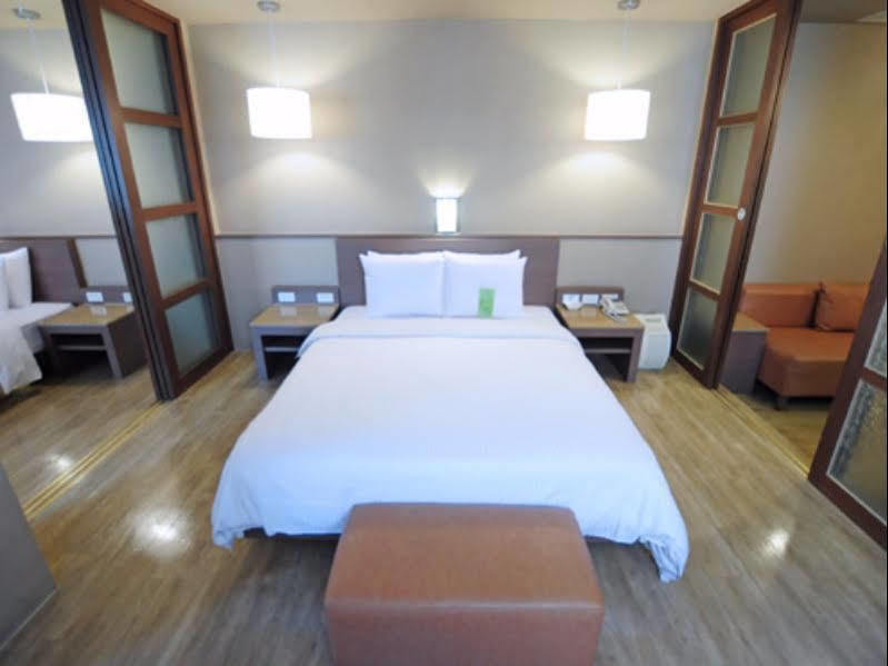 Kindness Hotel - Hanshen Kao-siung Exteriér fotografie