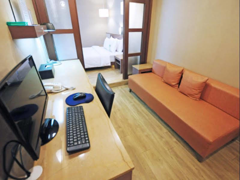 Kindness Hotel - Hanshen Kao-siung Exteriér fotografie