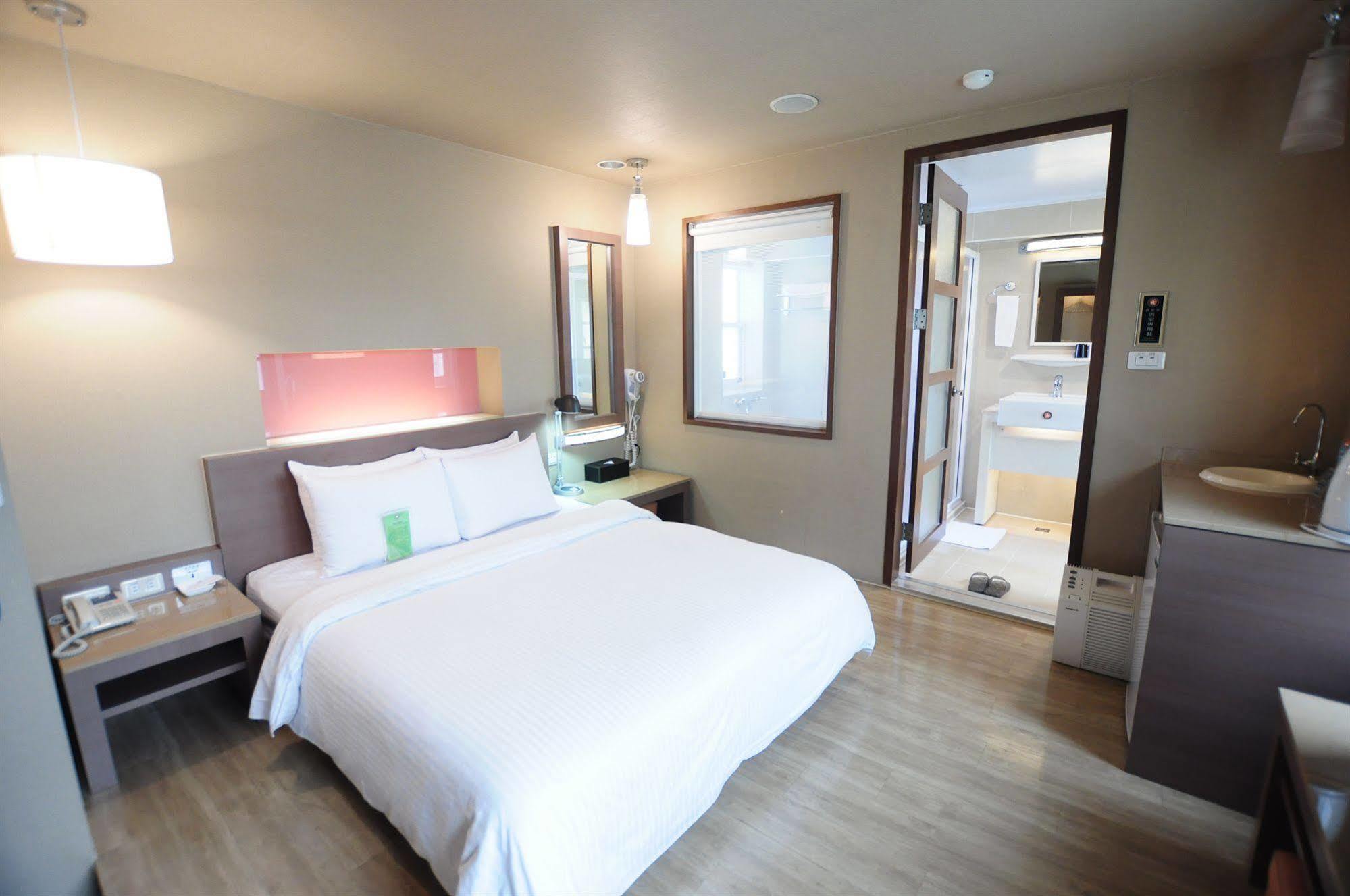 Kindness Hotel - Hanshen Kao-siung Exteriér fotografie